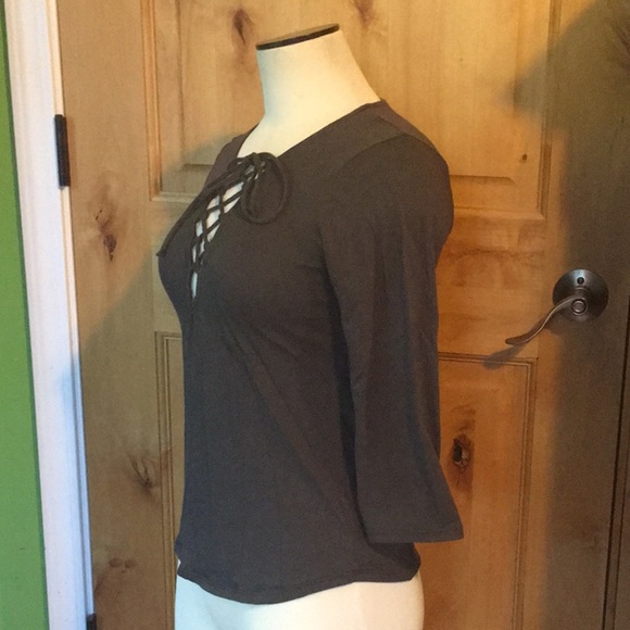 UO PROJECT SOCIAL T Gray Tie-Frt 3/4-Slv Top EUC M - Picture 2 of 6